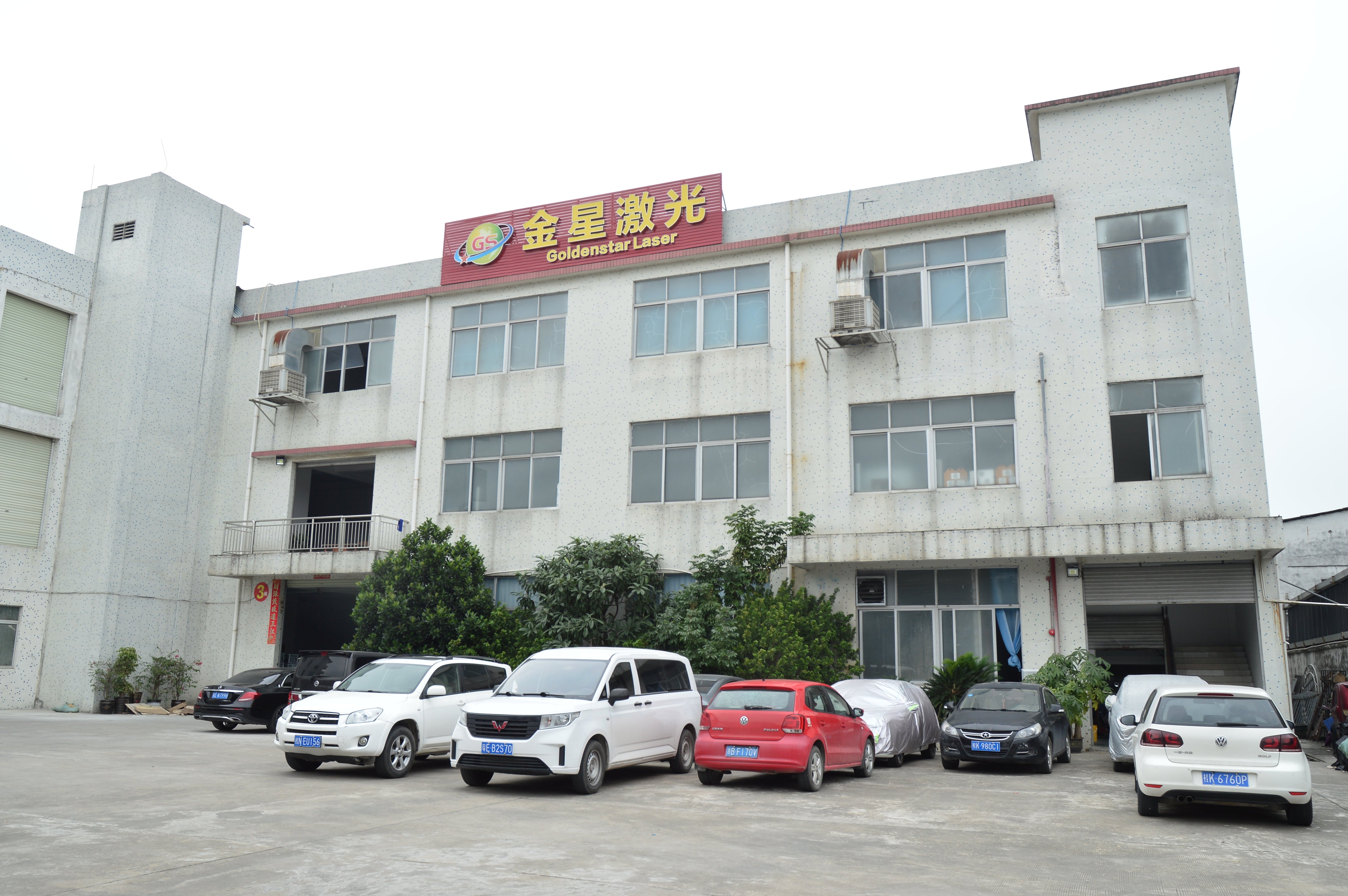 Factory: A 4,000㎡ modern manufacturing base with fully automated production processes.